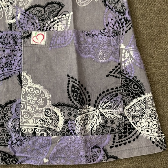 💰3 items for $25 🏷 Women 🍑 Peaches Uniforms Butterfly pattern sz XS - Picture 3 of 7